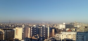 Miscellaneous - Apartment in a typical neighborhood overlooking Paris and the Eiffel Tower. (Paris)