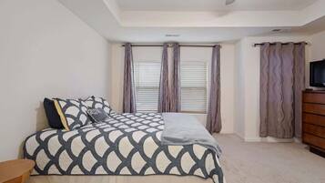 3 室のベッドルーム、アイロン / アイロン台、WiFi、ベッドシーツ