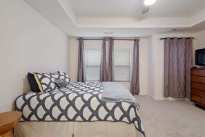 3 habitaciones, tabla de planchar con plancha, wifi y ropa de cama 