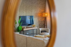 Living area - Welcome to The Breeze, a stylish apartment. just a 10-minute walk to the beach. (Sint Michiel)