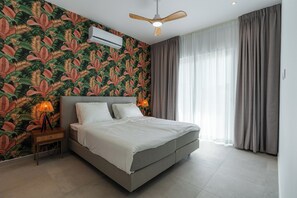 3 habitaciones, tabla de planchar con plancha, wifi y ropa de cama 