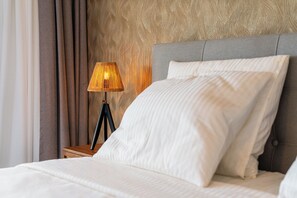 3 chambres, fer et planche à repasser, Wi-Fi, draps fournis