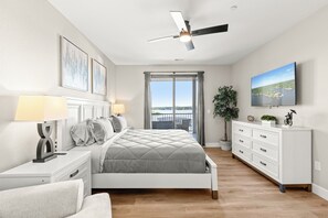 3 bedrooms, free WiFi, bed sheets - NEW Luxury Lakefront Condo w 5-star amenities: Pool, SPA, BBQ, GYM, Clubhouse (Lake Ozark)
