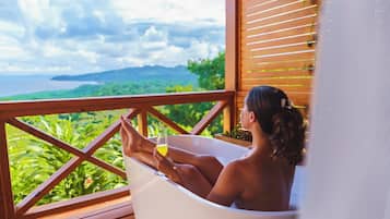 Separate tub and shower, deep soaking tub, rainfall showerhead