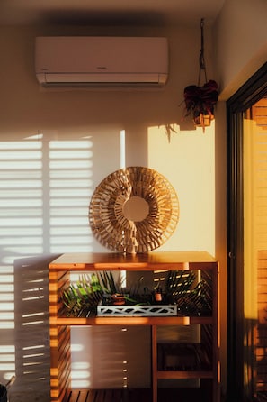 Vila clássica, sacada, vista para o mar | 1 quarto, ferros/tábuas de passar roupa, Wi-Fi de cortesia
