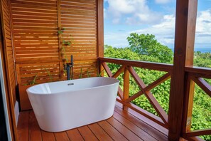 Deluxe Villa, Balcony, Sea View | Bathroom | Separate bathtub and shower, deep-soaking bathtub, rainfall showerhead - Araya Resort (Samaná)