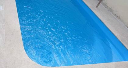 House with 2 bedrooms, swimming pool and barbecue, 8 minutes from the beach on foot.