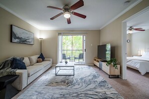 1 habitación, tabla de planchar con plancha, wifi gratis y ropa de cama 