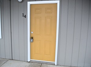 Exterior detail - #14 ONE KING BED in delightful Columbia Falls with WiFi, AC 20 miles from GNP (Columbia Falls)