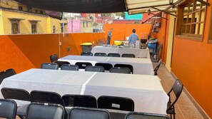 Deluxe Studio Suite, Multiple Beds, Patio, City View | Shared kitchen | Mini-fridge, microwave, oven - Depas  guanajuato suites  (Guanajuato)