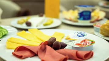 Free daily continental breakfast