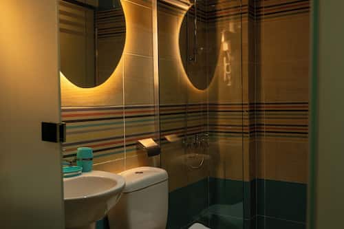 Deluxe Twin Room | Bathroom