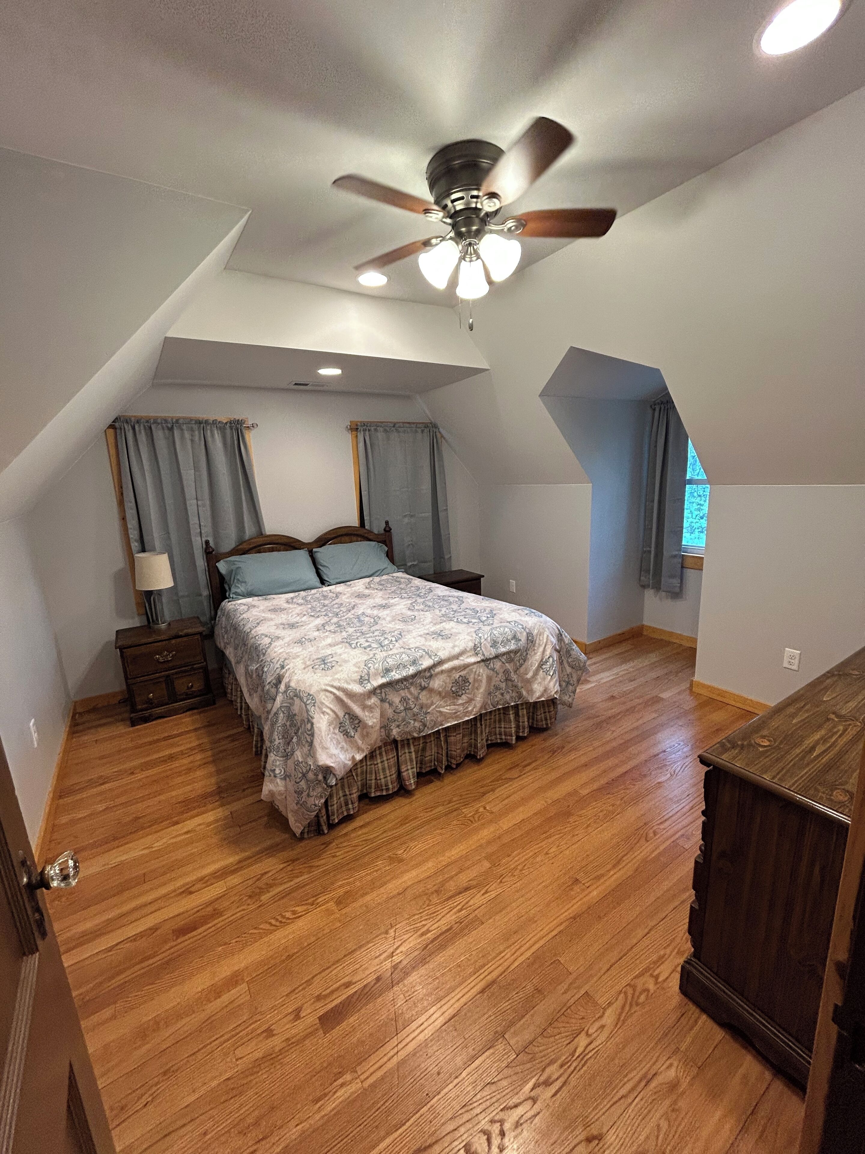 3 slaapkamers, reisbedje, wifi, beddengoed