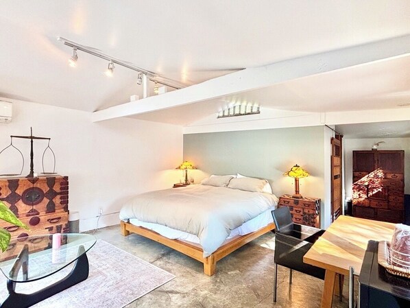 1 bedroom, desk, free WiFi, bed sheets