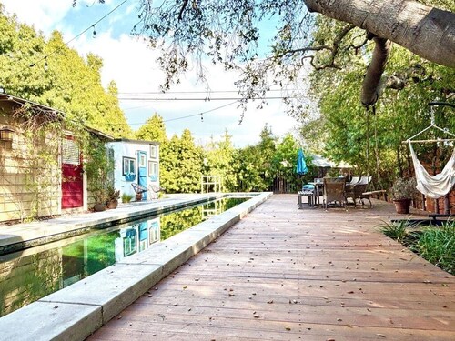 Charming Cottage in Bungalow Heaven Pasadena Minutes to Rosebowl