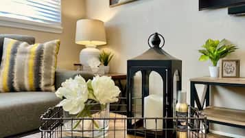 Smart TV, fireplace, stereo