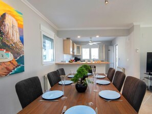 Villa, 6 Bedrooms, Terrace | Dining - Global Noosa - By Global Rental Holidays 8656 (Calpe)