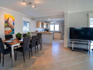 Villa, 6 habitaciones, terraza | Restauración