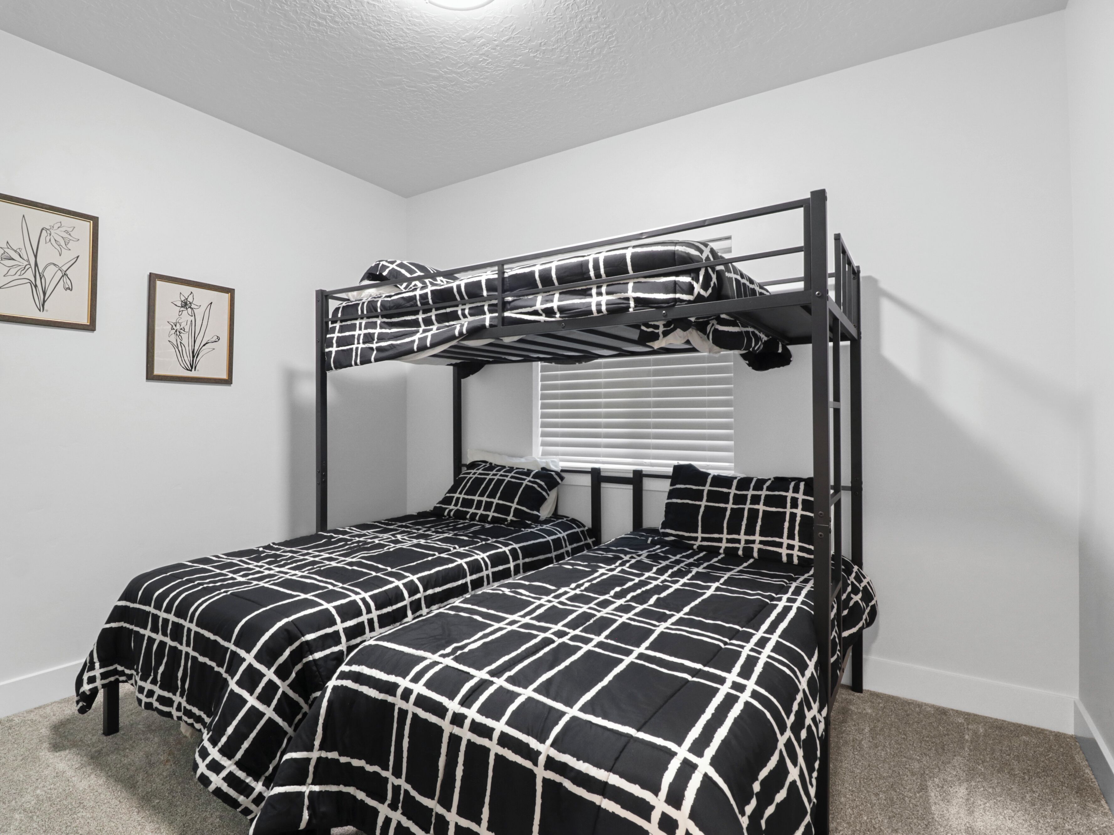 3 bedrooms, in-room safe, desk, iron/ironing board