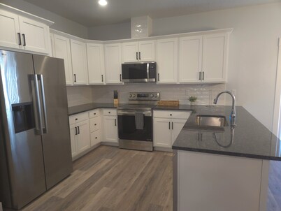 Charming 3-bedroom house in Caldwell with WiFi and AC.