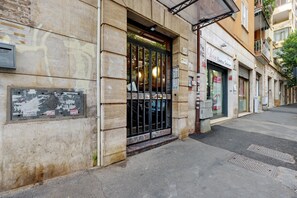 Exterior detail - Apartment 'Amy Home' with Balcony, Wi-Fi and Air Conditioning (Roma)