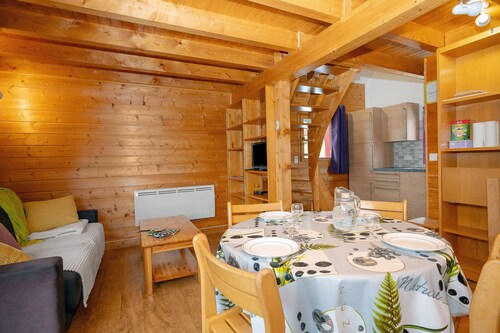 Chalet '228 - Village Nordique' avec vue sur la montagne, piscine partagée et terrasse privée