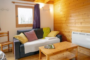 TV - Chalet '228 - Village Nordique' with Mountain View, Shared Pool and Private Terrace (Les Deserts)