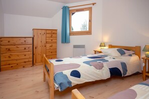 2 bedrooms, bed sheets