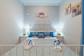 1 bedroom, iron/ironing board, free WiFi, bed sheets - Apartment 'La Fonte Di Ortigia - Casa Aretusa' with Balcony, Wi-Fi and Air Conditioning (Siracusa)