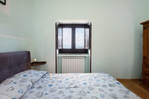 1 bedroom, free WiFi, bed sheets - Room 'Camera Stabia Con Vista Mare' with Shared Terrace, Shared Garden and Wi-Fi (Castello)