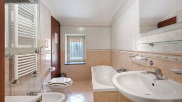 Doccia, asciugacapelli, asciugamani