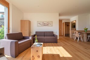 TV, ping pong - Chalet 'Moosbichlerhof  Rosalia' with Mountain View, Shared Pool and Wi-Fi (Marling)