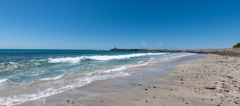 Vakantiehuis 'Buganvilla' met Zeezicht en Wi-Fi