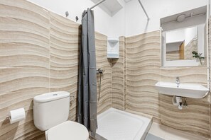 Dusj, hårføner og håndklær