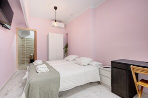 4 bedrooms, iron/ironing board, free WiFi, bed sheets