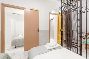 4 soverom, strykejern/-brett, wi-fi (inkludert) og sengetøy