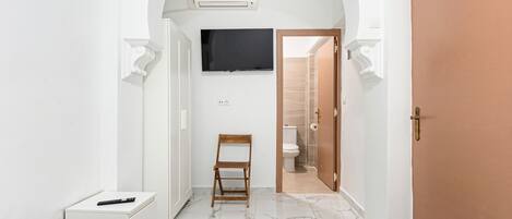 4 slaapkamers, een strijkplank/strijkijzer, gratis wifi, beddengoed