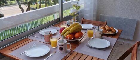 屋外ダイニングエリア