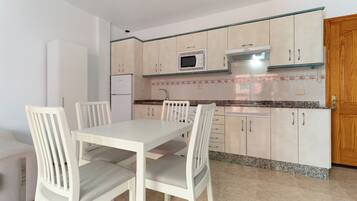 Fridge, microwave, oven, coffee/tea maker