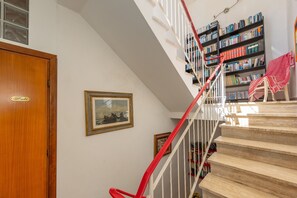 Interior - Apartment 'Appartamento Vista Mare' with Sea View, Wi-Fi and Air Conditioning (San Vincenzo)