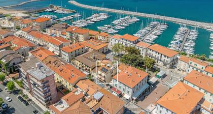 Apartment 'Appartamento Vista Mare' with Sea View, Wi-Fi and Air Conditioning