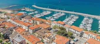 Apartment 'Appartamento Vista Mare' with Sea View, Wi-Fi and Air Conditioning