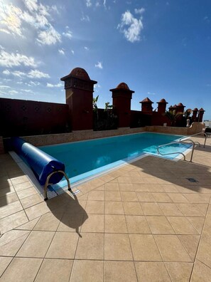 Lämmitetty uima-allas