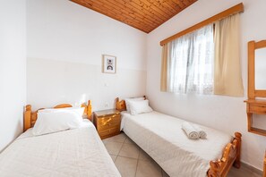 Free WiFi, bed sheets - Apartment 'Quadruple Standard Aparment 1' with Shared Terrace, Wi-Fi and Air Conditioning (Kavos)