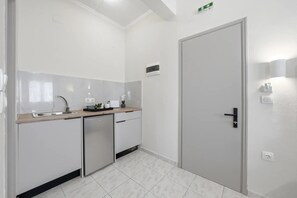 Fridge, stovetop, electric kettle, cookware/dishes/utensils