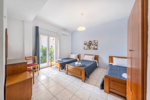 Free WiFi, bed sheets - Studio Apartment '3 Standard' with Shared Terrace, Wi-Fi and Air Conditioning (Kavos)