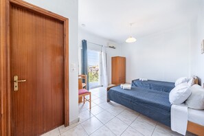 1 bedroom, free WiFi, bed sheets - Studio Apartment '4 Standard' with Shared Terrace, Wi-Fi and Air Conditioning (Kavos)