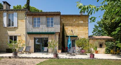 Le Clos de la Capelle – Charm & Comfort in Libourne, Private Garden and Spacious Areas for 8 People