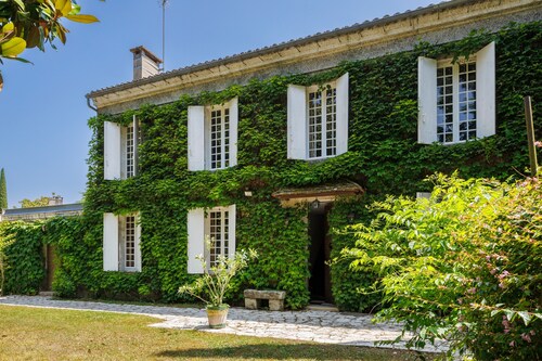 Le Clos de la Capelle – Charme & Confort à Libourne, Jardin Privé et Espaces Spacieux pour 8 Pers
