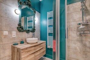 Shower, hair dryer, towels - La Demeure de Jeanne – Elegance & Comfort near Toulouse, Perfect for Families or Friends (Cadours)